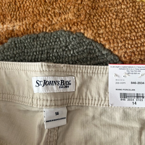 NWT St. John’s Bay Beige Khaki Pants Convertible Cargo Pants Capris Women’s 14 - Picture 7 of 11
